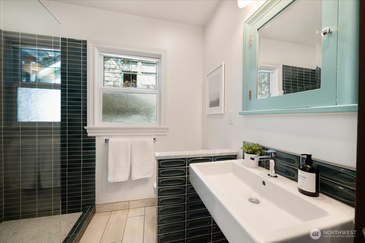MLS #NWM2501211 image #16