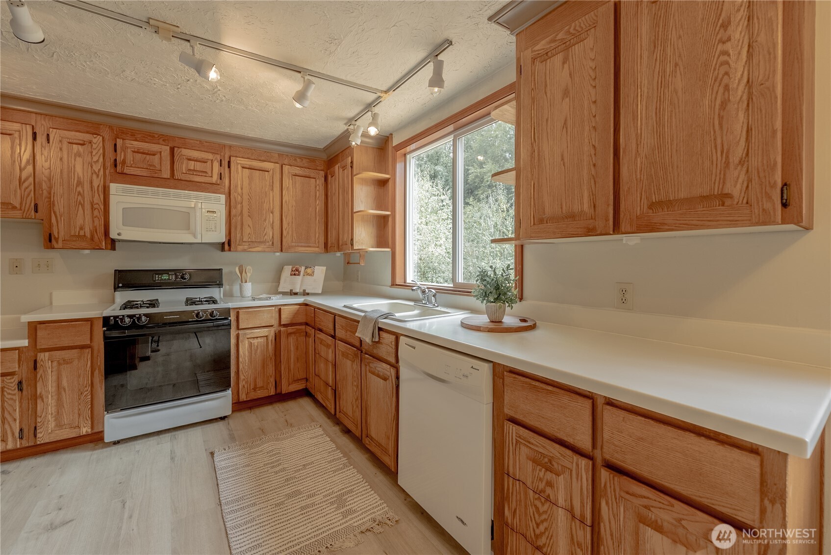 MLS #NWM2501644 image #12