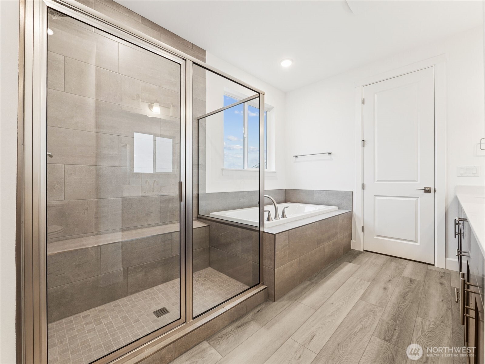 MLS #NWM2502085 image #9