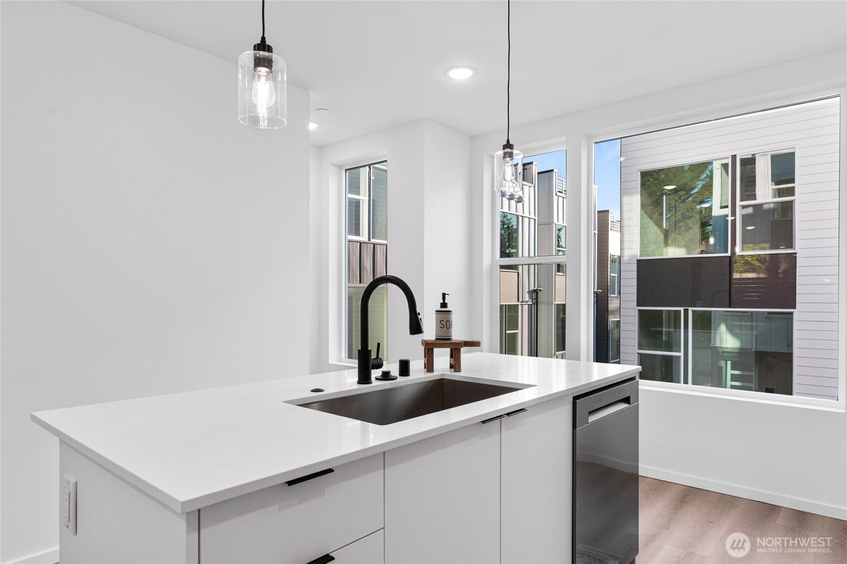 MLS #NWM2502166 image #15