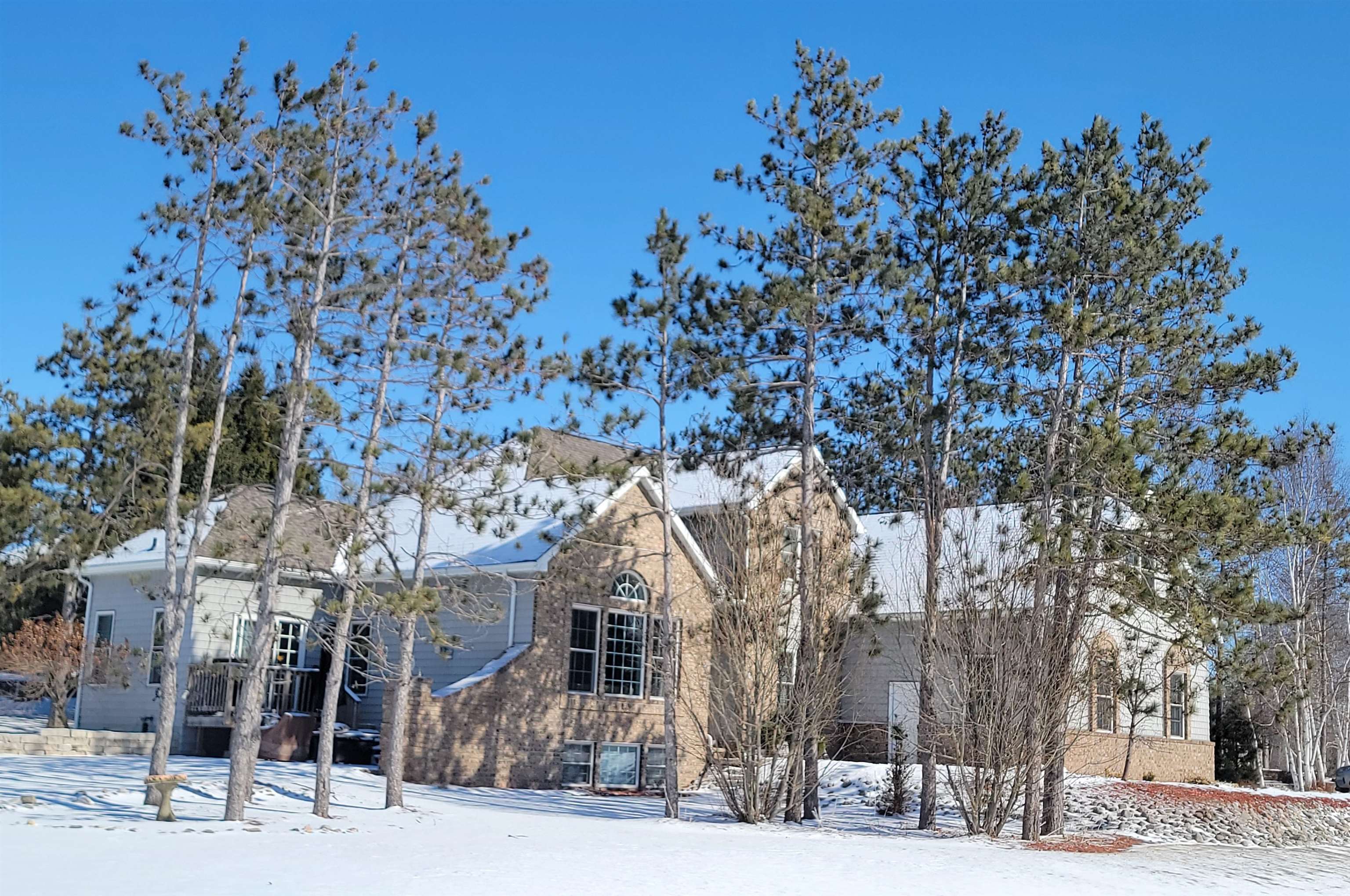 421 Pine Grove Ln, Hortonville, WI 54944