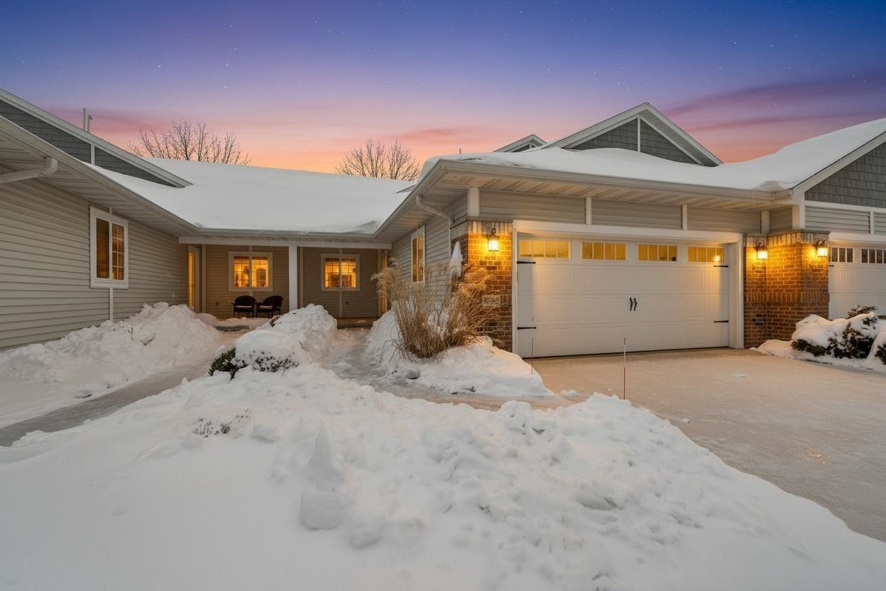 2580-3 Bay Harbor Cir, Green Bay, WI 54304