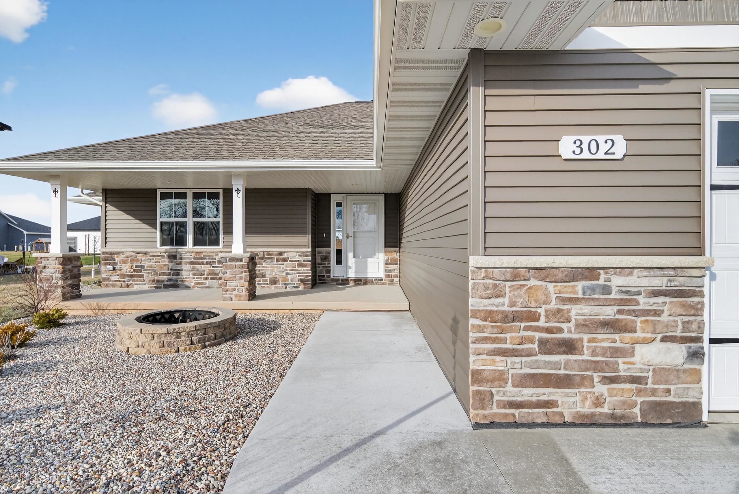 302 Willie Mays Cir, De Pere, WI 54115