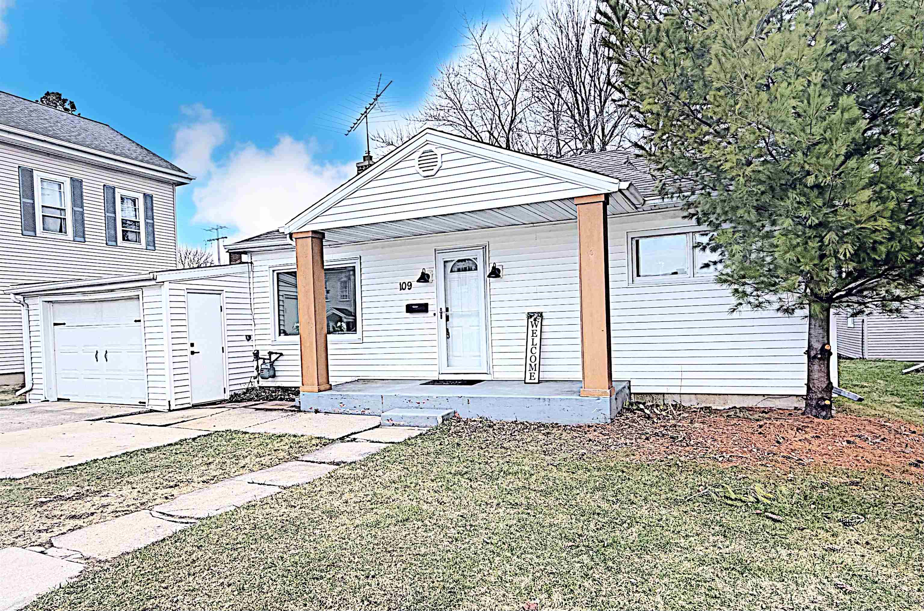 109 Madison St, Chilton, WI 53014