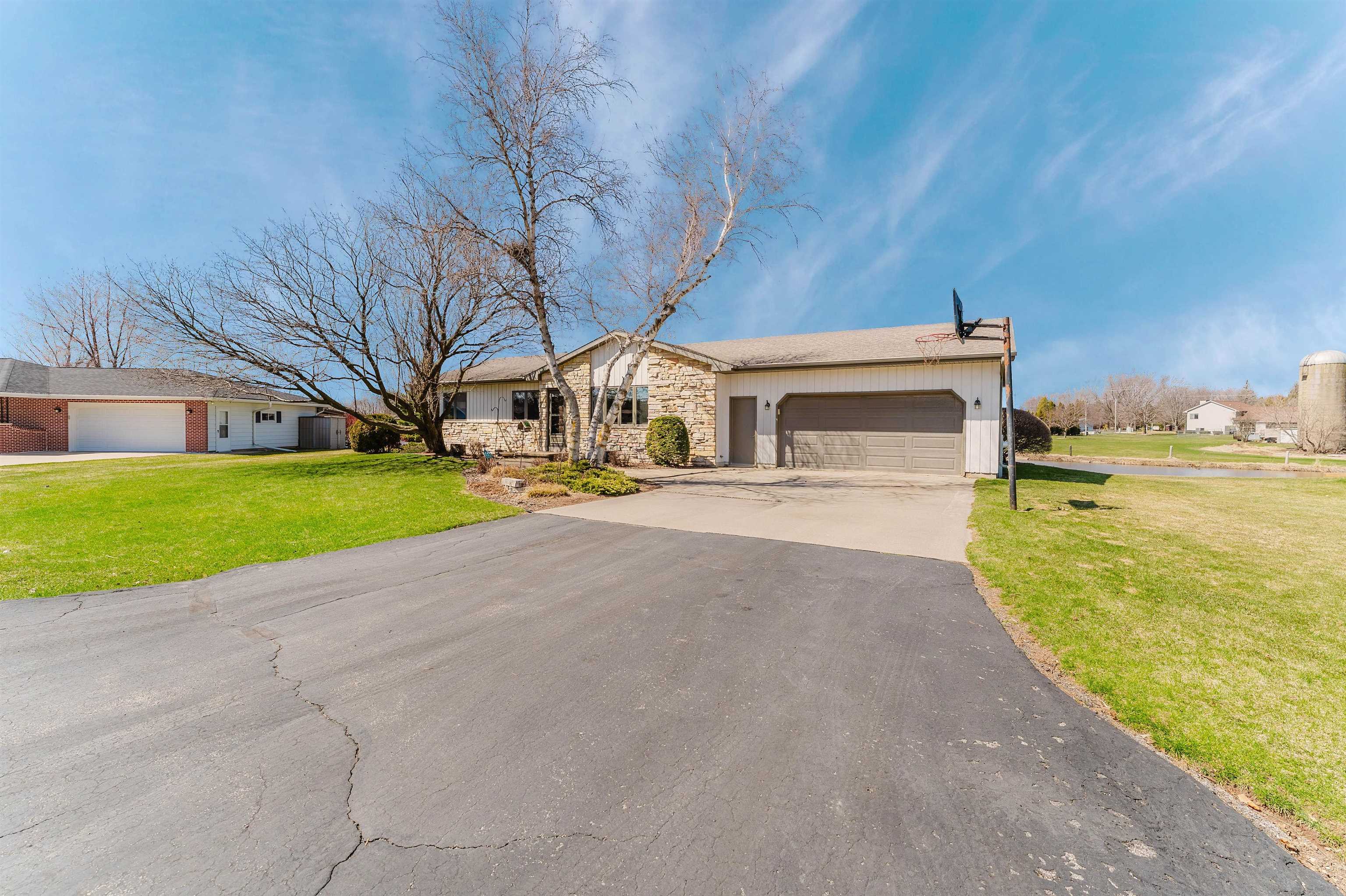 3127 Honey Creek Ct, Oshkosh, WI 54904