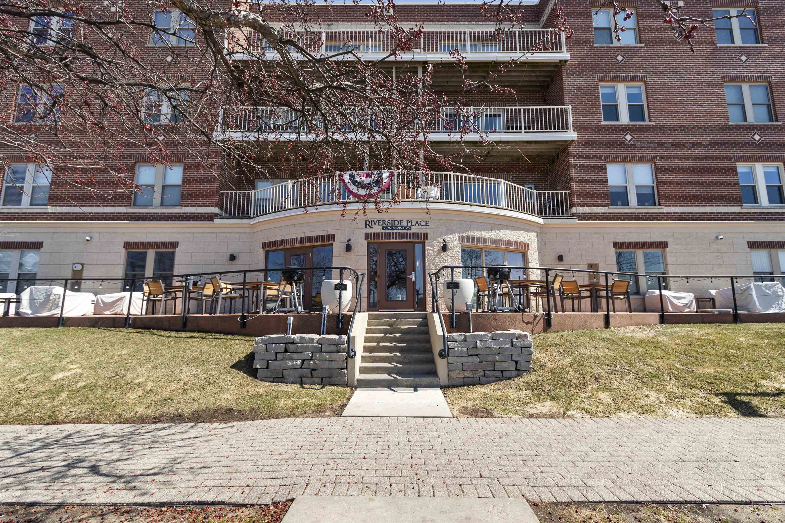 118 Washington St #417B, Green Bay, WI 54301-4280