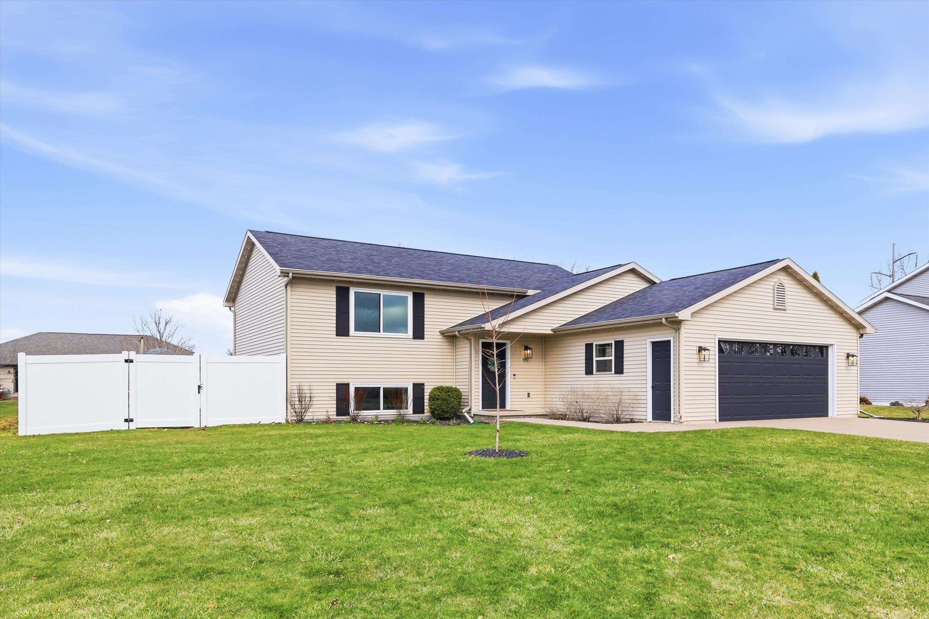 N9551 Clover Ridge Trl, Appleton, WI 54915