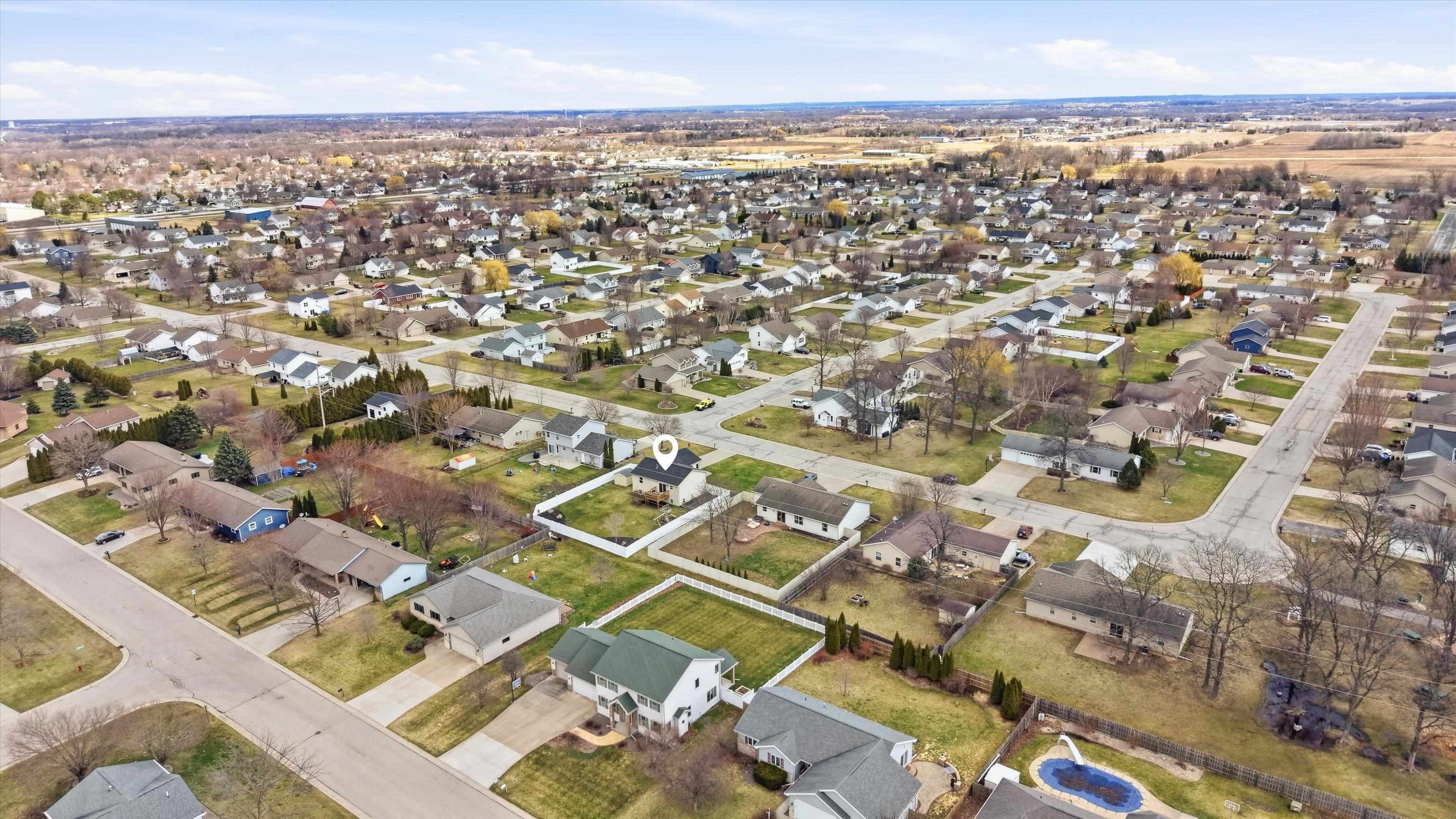 N9551 Clover Ridge Trl, Appleton, WI 54915