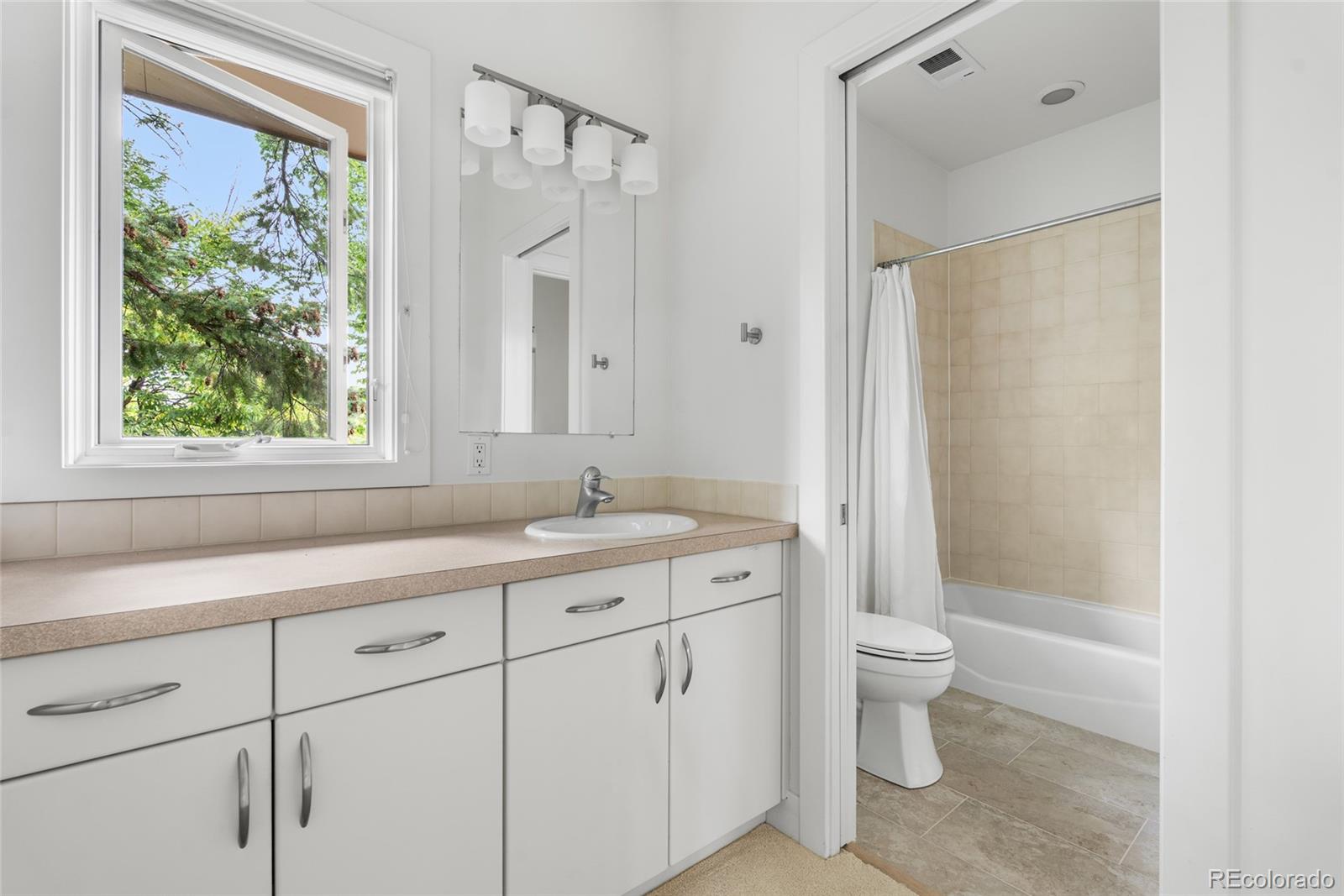 935ceeb8 F0ec 43ea 8577 4739d78b713d