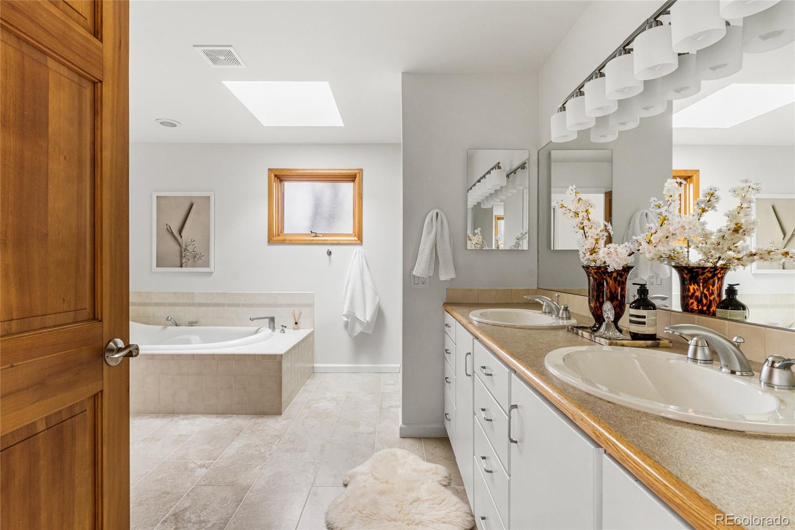 Ab06f185 F6e2 4fd2 81a6 7af2d861fbab