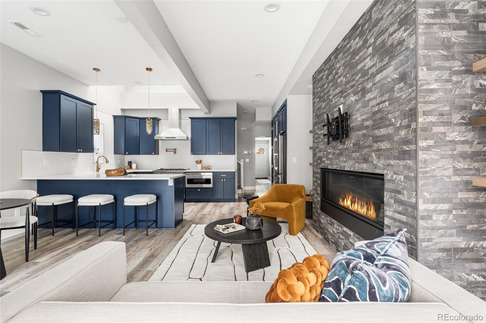 7003fb1c 3c97 4d0a 96f1 33c79b1b22bb