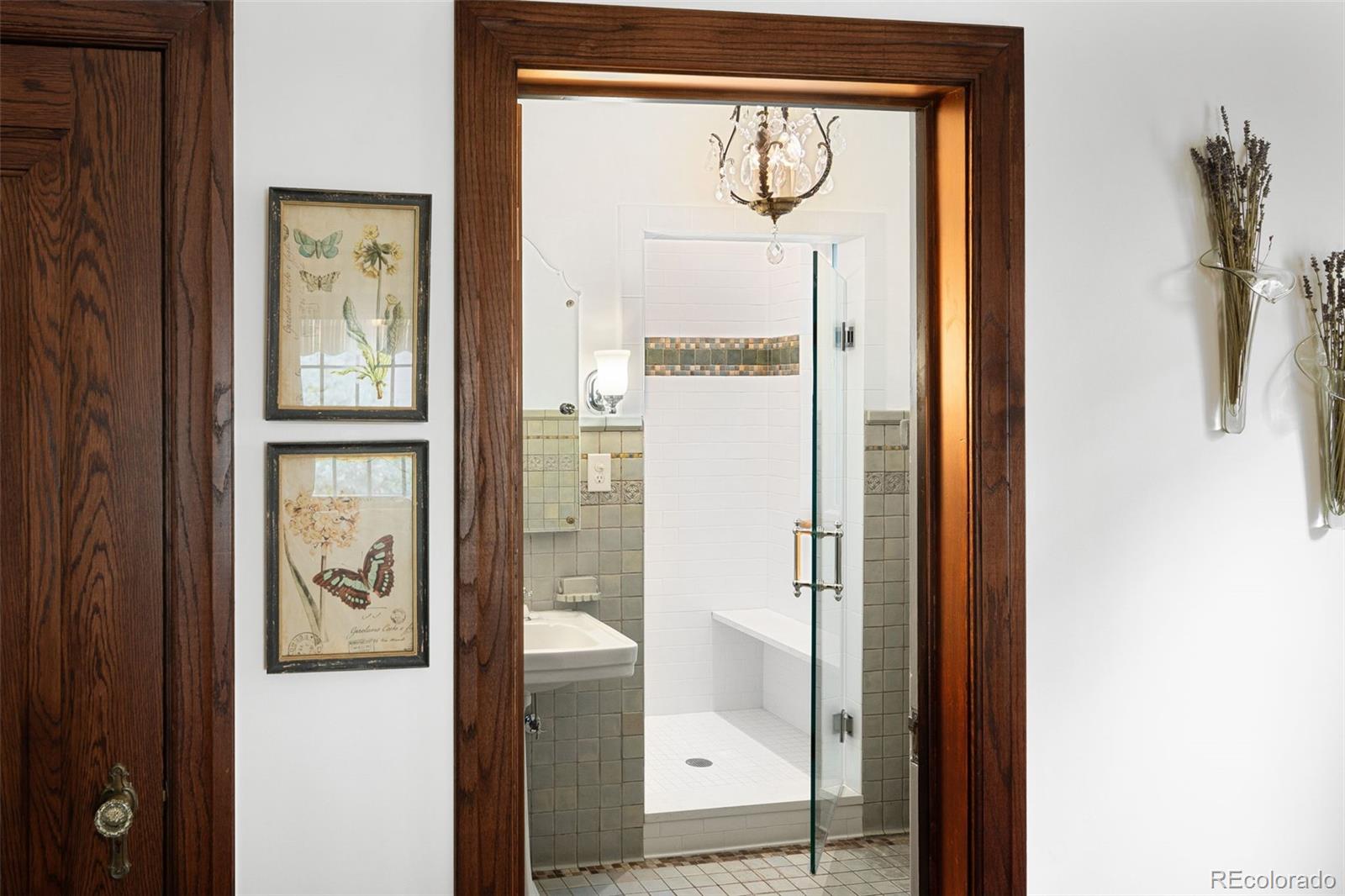 0e40a7ab 4990 4e9b 92b8 B2e05f269861