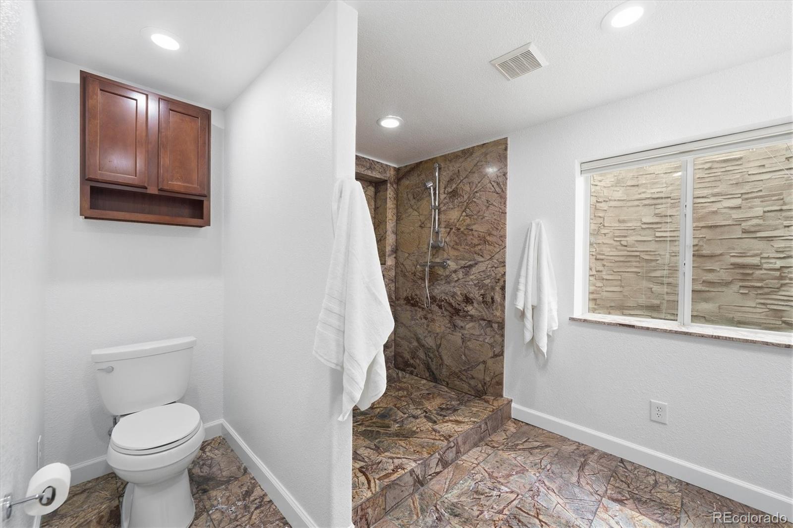 4d8e424d 497b 4a75 80a0 0b8684e9e945