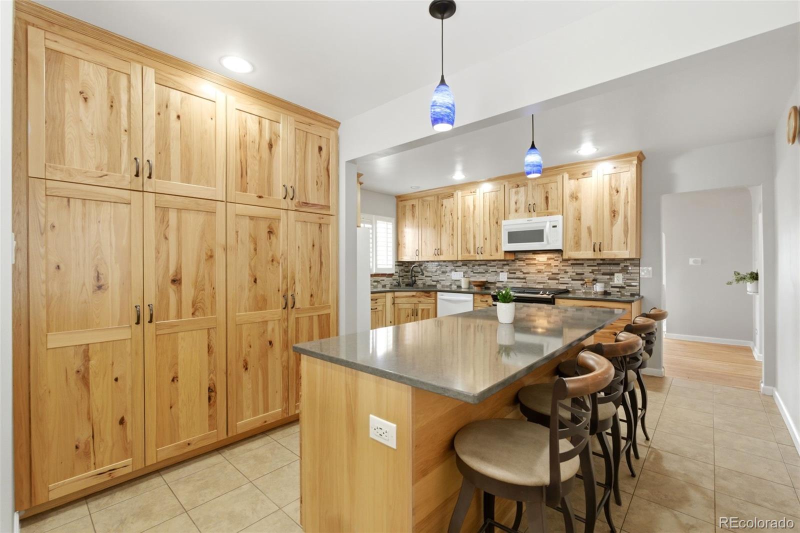 77b5b246 A715 4220 8f83 1bdadcf2ab0a