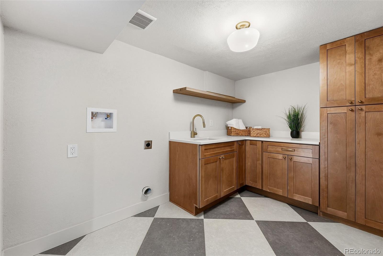 1a0047c9 7dbc 4b60 9d33 E0302d742493