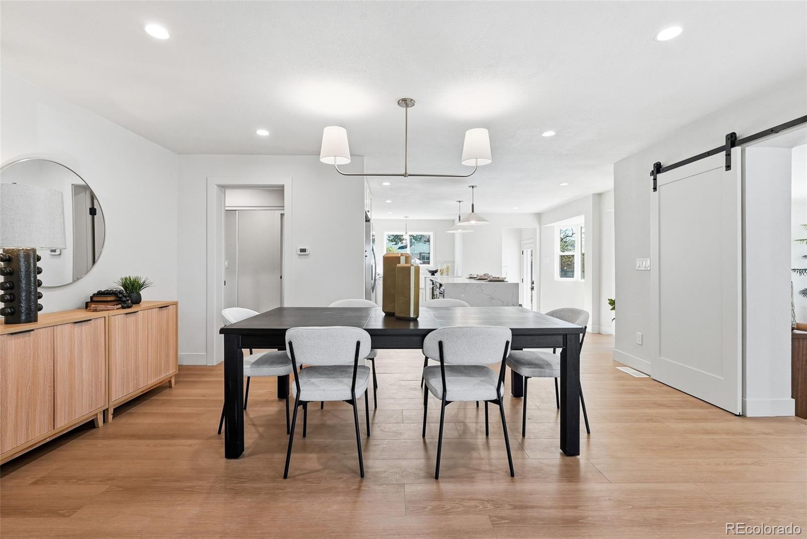 71b933b9 E152 4953 8c0f 9cfca5d98f8e