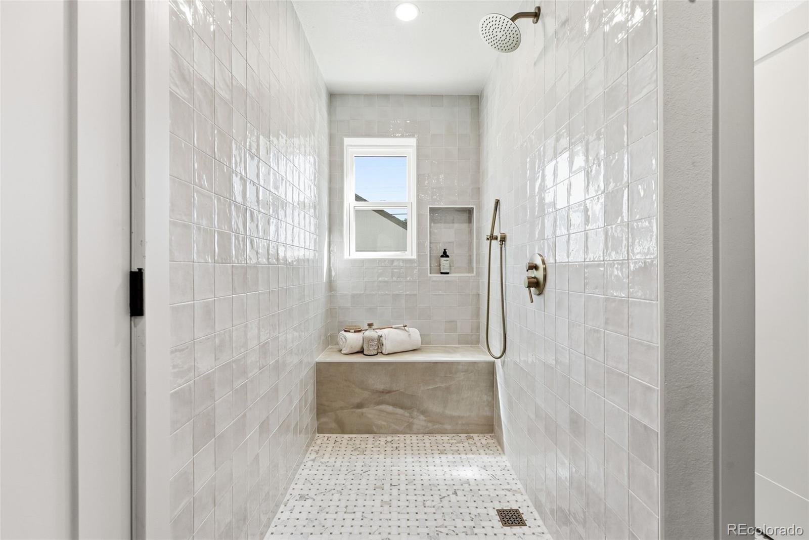 B87bf978 6271 4de6 A41d 227a73260468