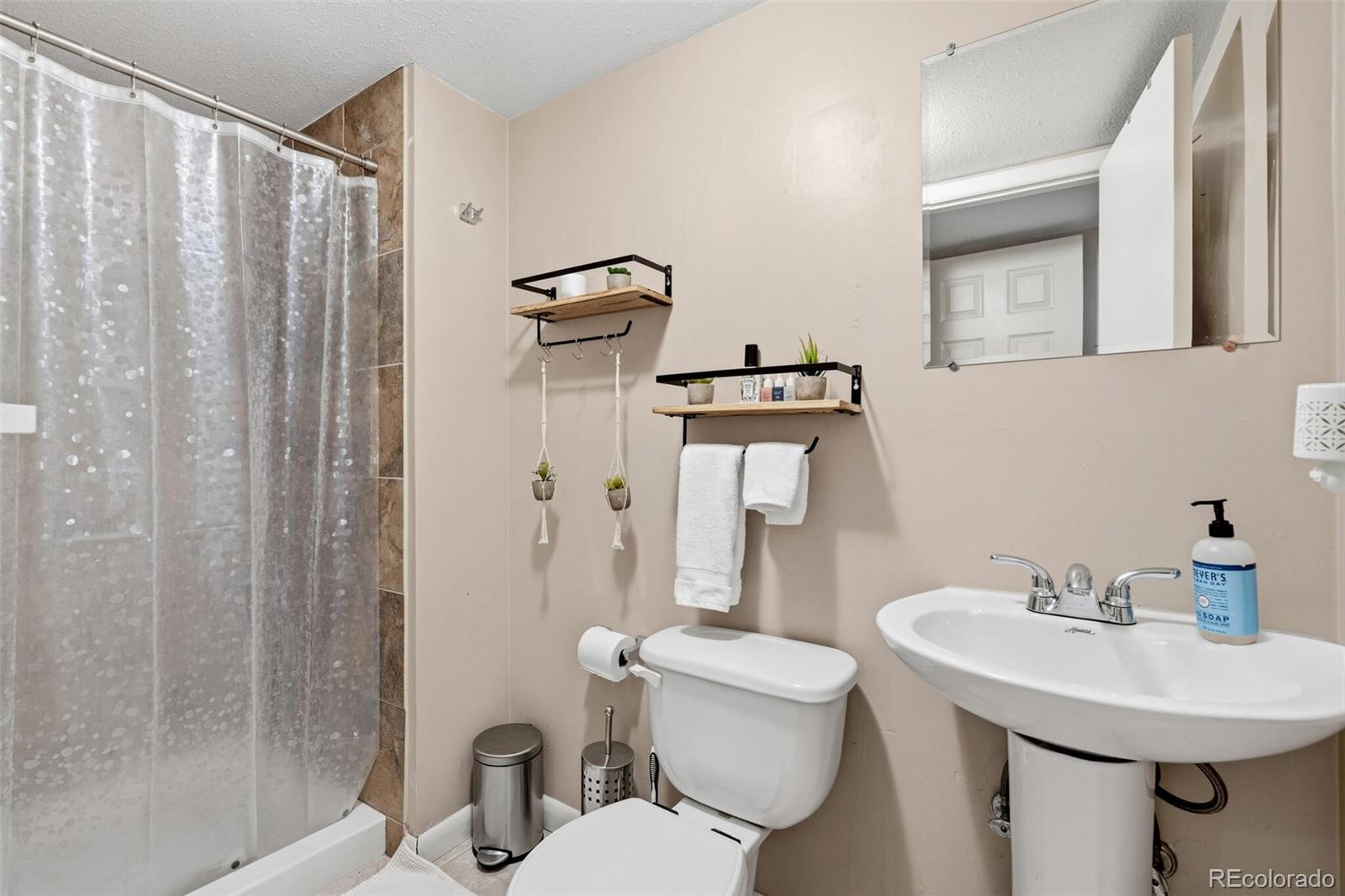 37856540 Bc0e 4eb5 B4ce 234778442b3d