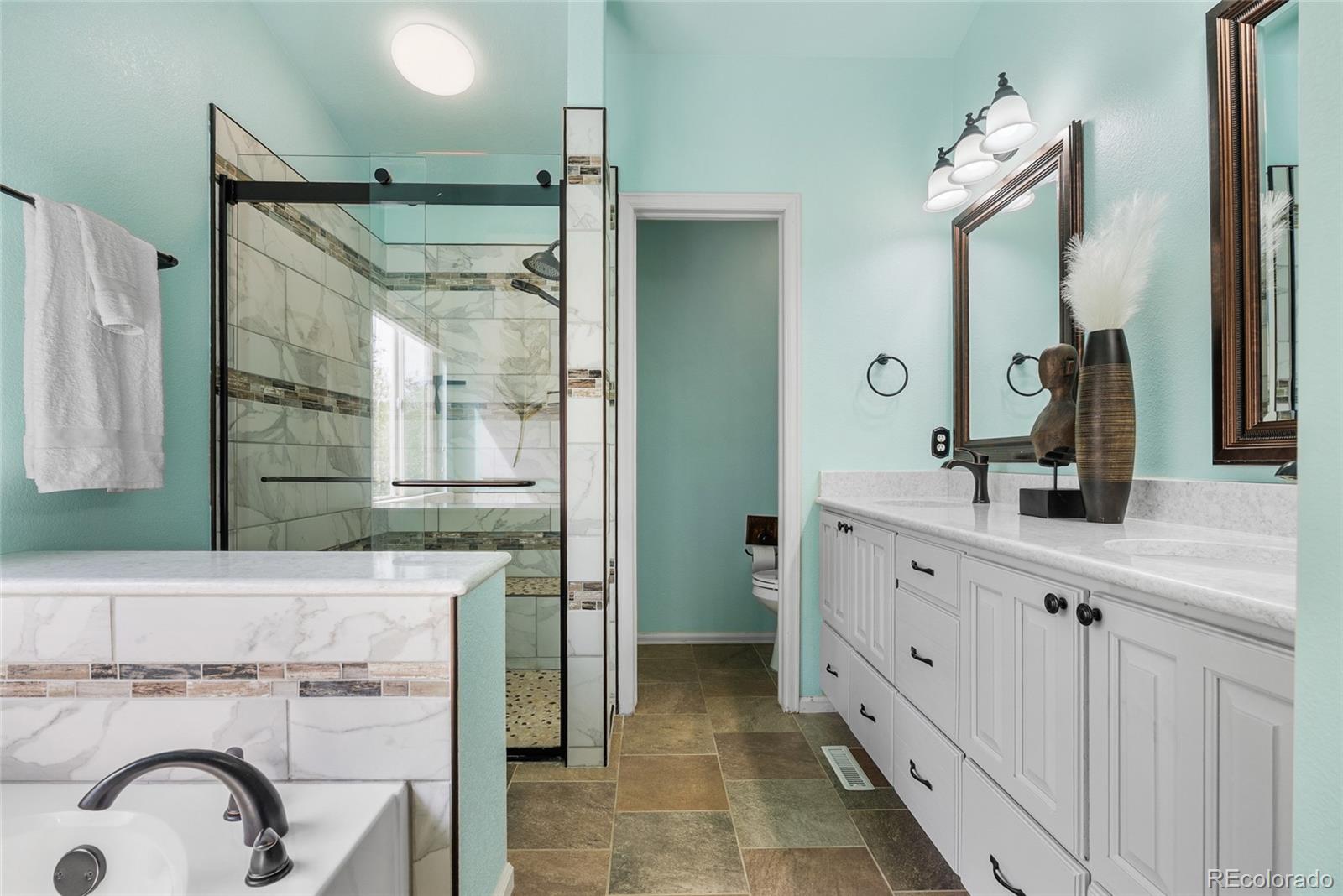 5e0cc491 E51e 4672 8cc5 3c16a872bc64