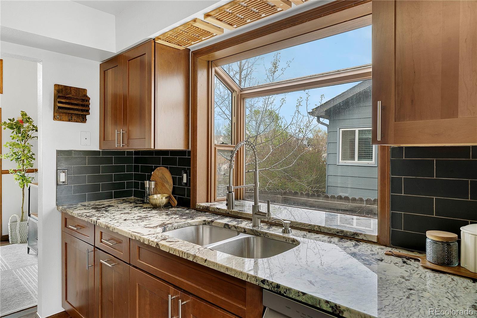 2055da41 30e6 43a1 956d 4a8a72f88ca8