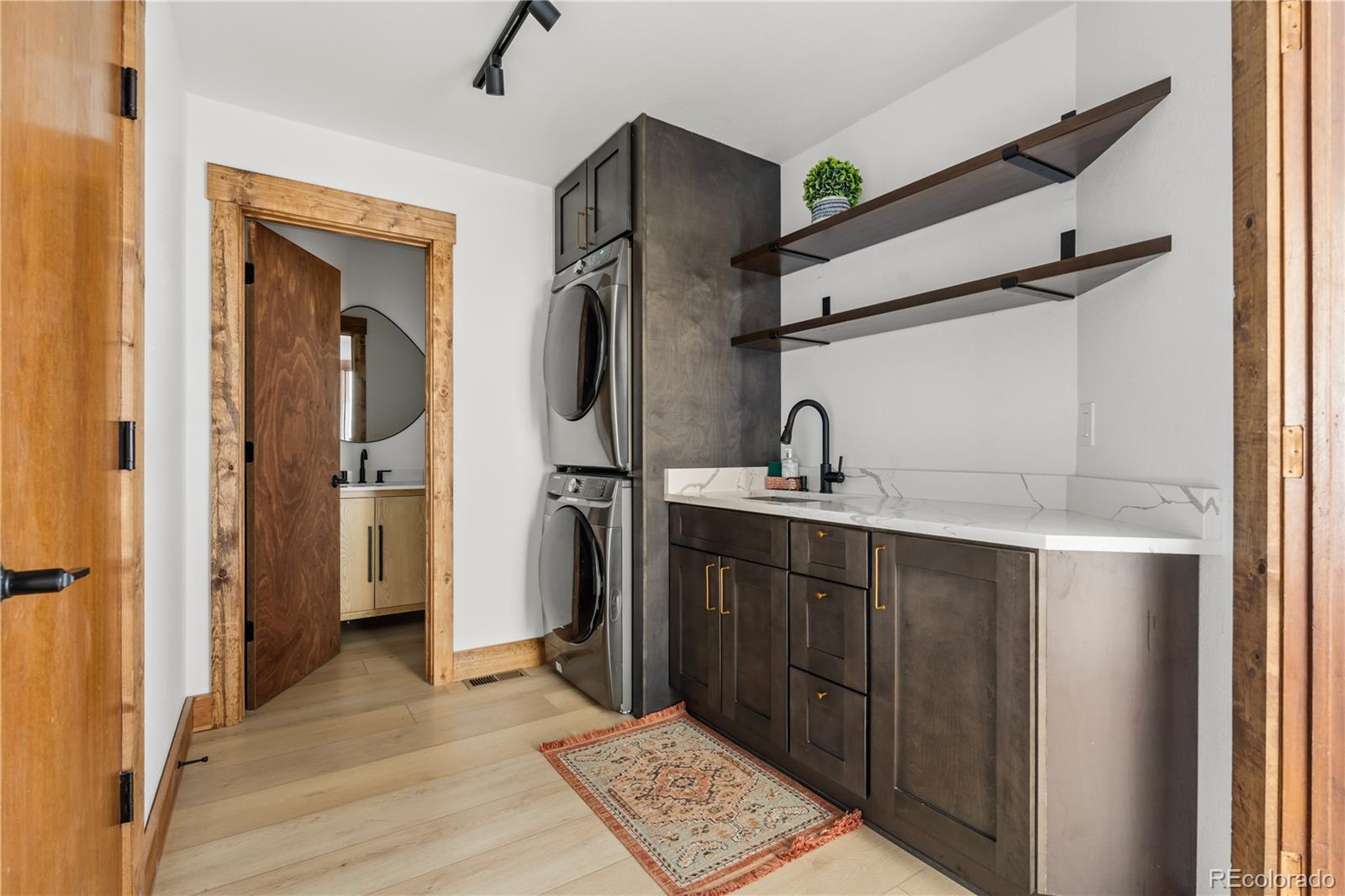 2433fd98 9690 4938 B850 04e4eb46da17