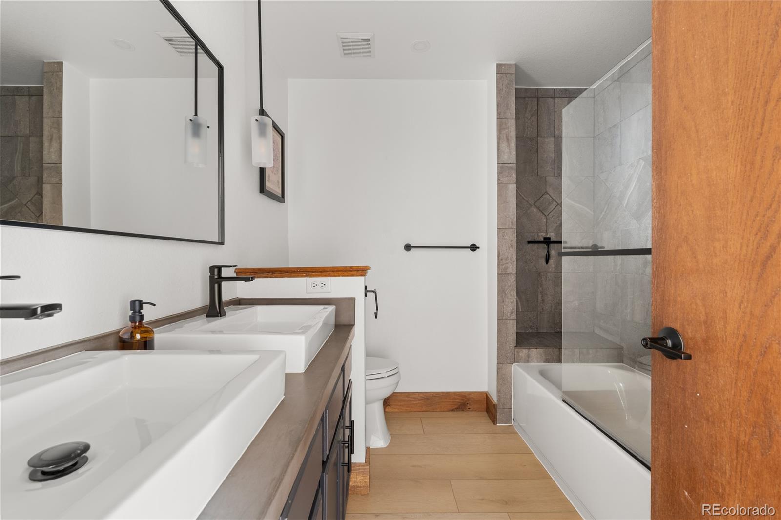 5238a7d6 6f23 4f90 85de 1c606d0a96b9