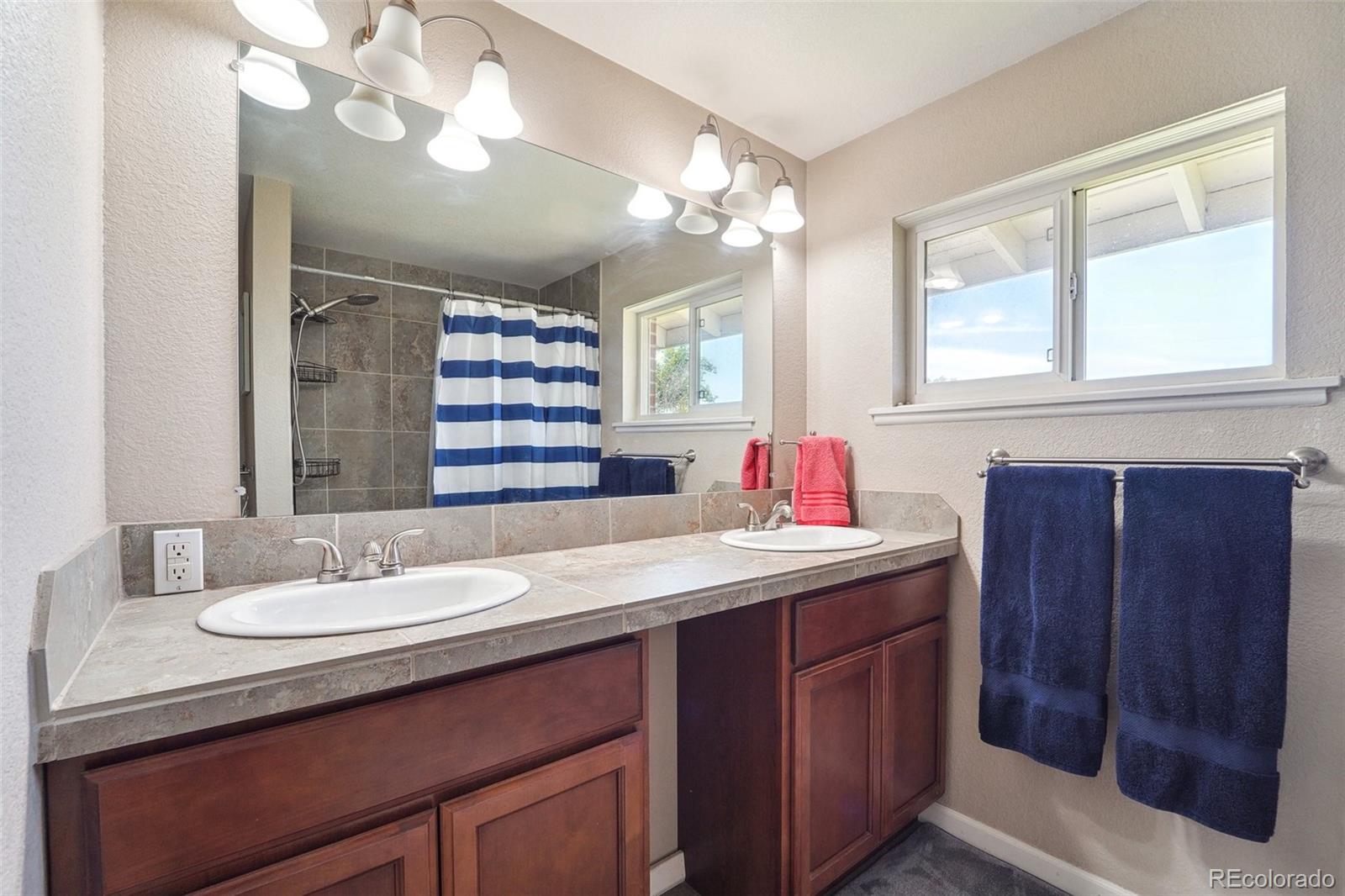 19cee6b3 Efac 4c8e Bb72 2a5c0d6a834f