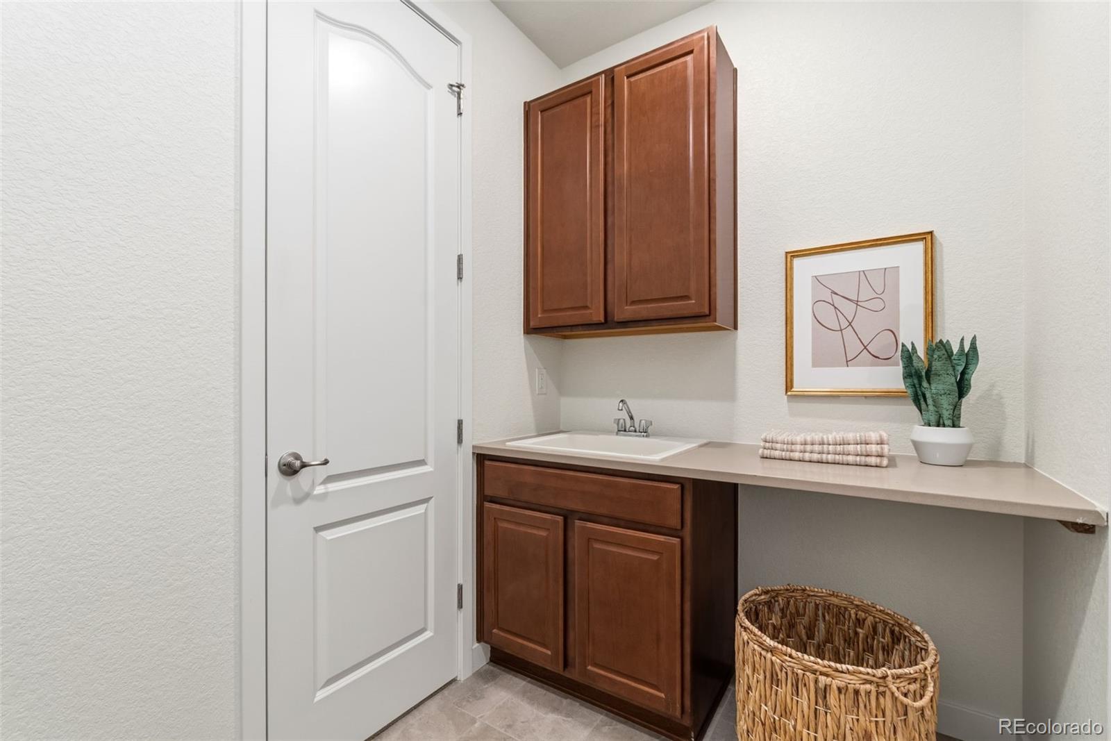 B2e7c6c6 Aec9 4c01 8cb5 4c128dc9d16d