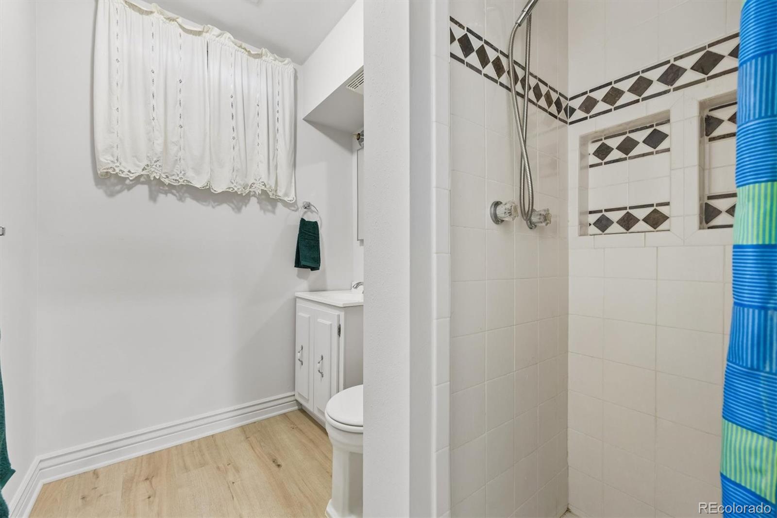 6e24fbc2 235f 4103 B1e9 A51dfd01f08f