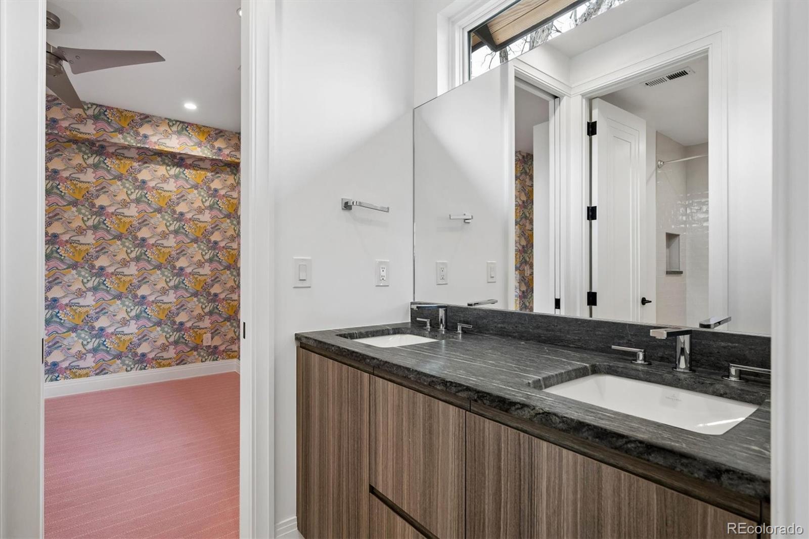 238c8a11 D4bf 4681 9d5b 503b1d57e581