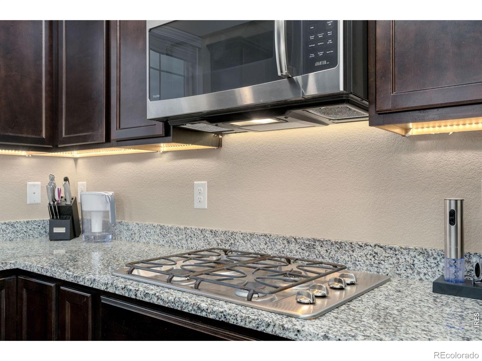 384a0fed 9384 4506 A723 033b181c9e2e