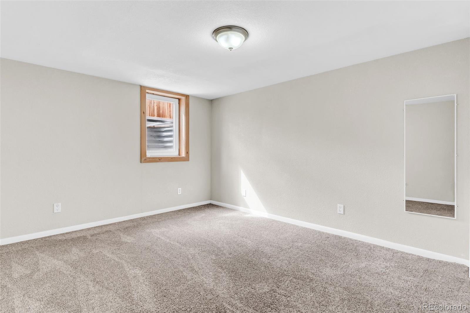 60d1f124 91ea 46ee B43e 953db32d73e0