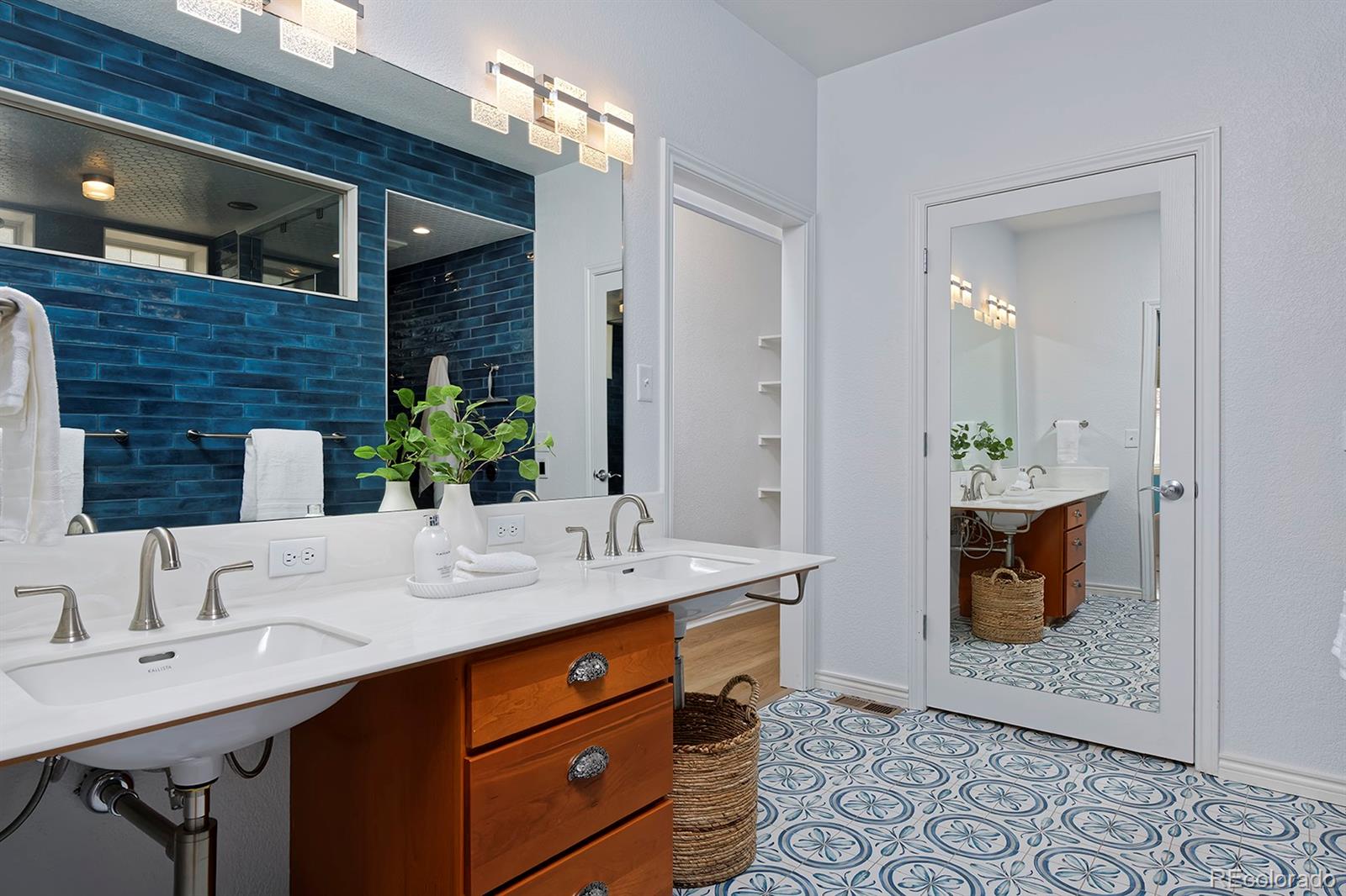 1b939144 Ff6d 471e B3ff 13eb8be2b759