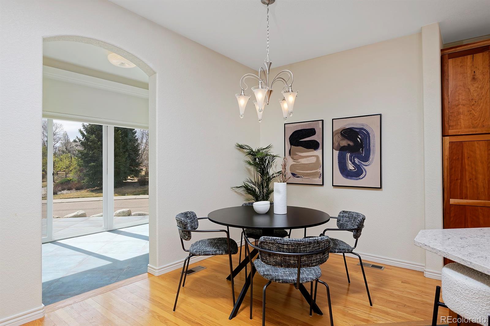 E44ec890 F5dc 4c7f B9a9 5200742cf54b