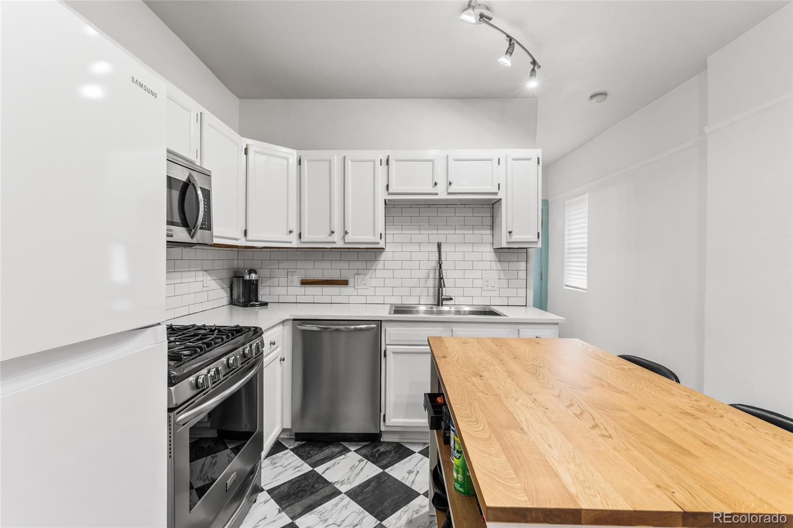 E845e00b F384 4a87 80d3 2bef622cf39d