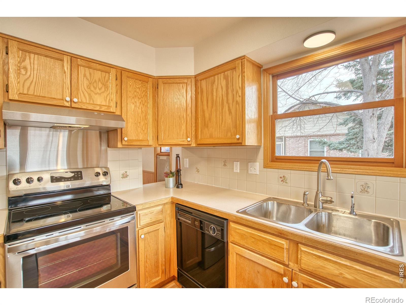 Ced4c3f6 5b6e 471c B4ff F693f19e9578