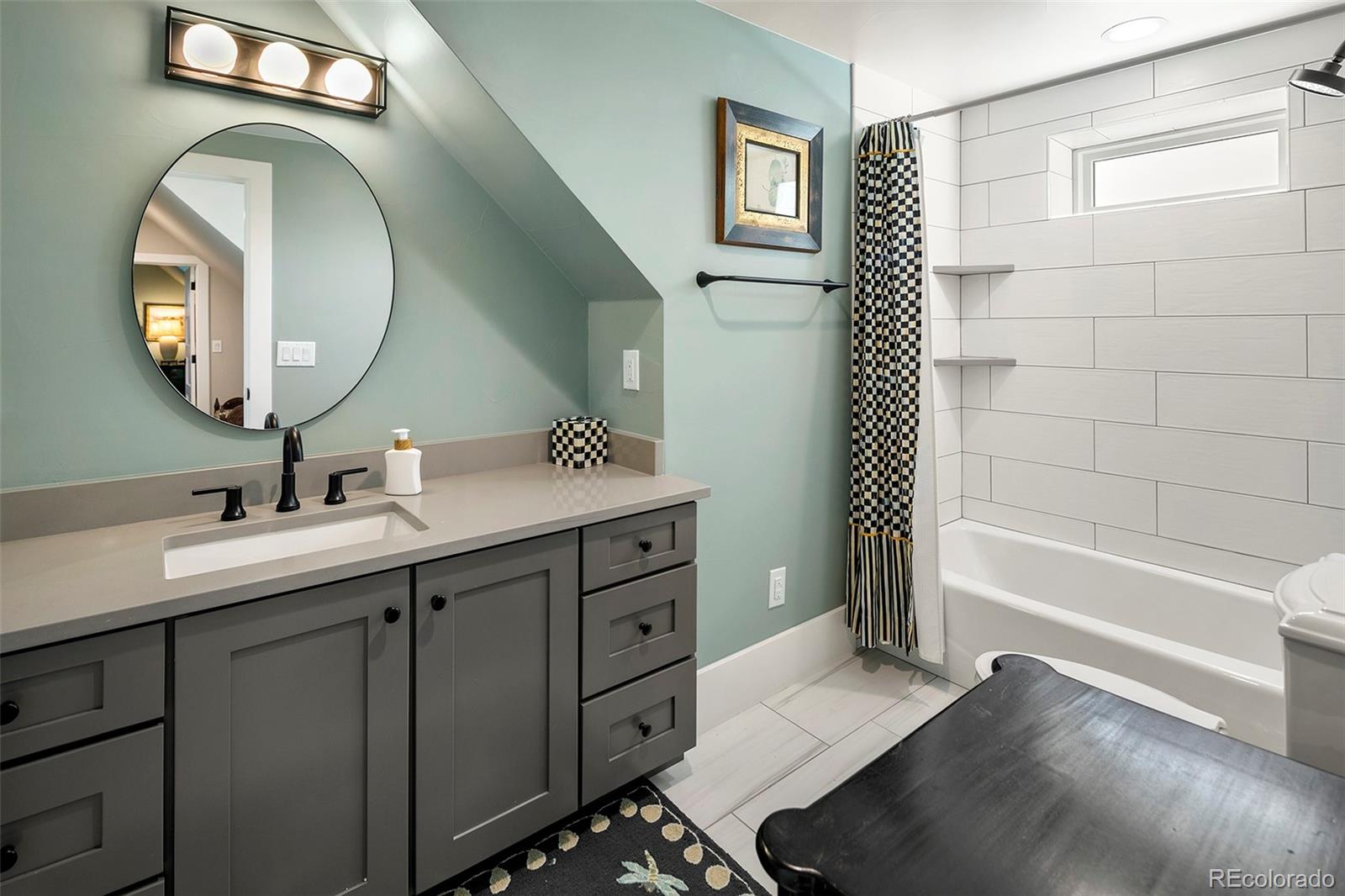 Abd5e1b9 43a8 4002 B375 B24e260563d2