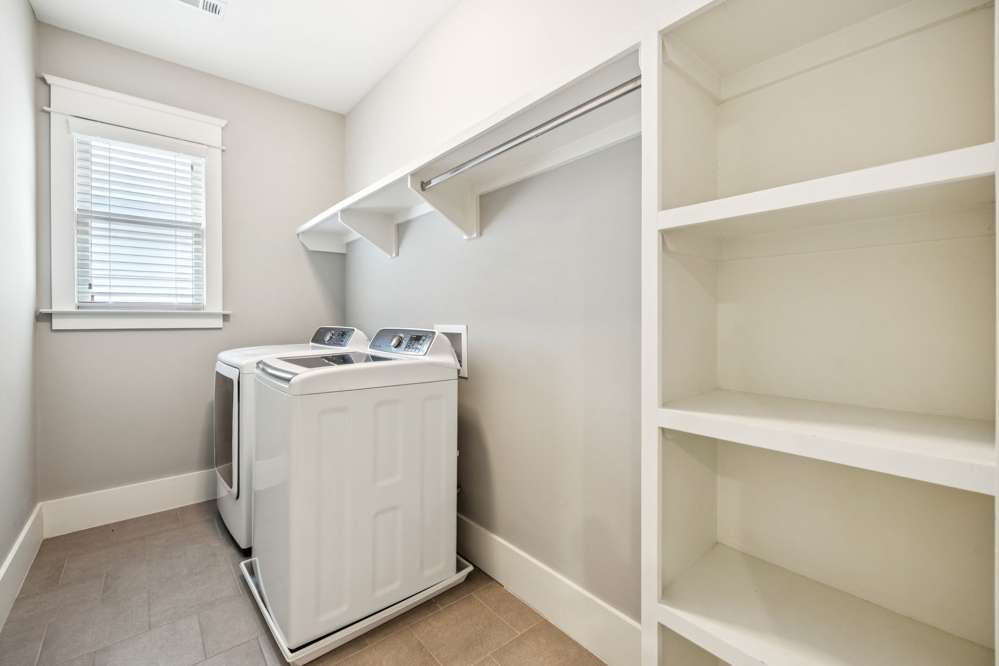 Washer/Dryer Remain!