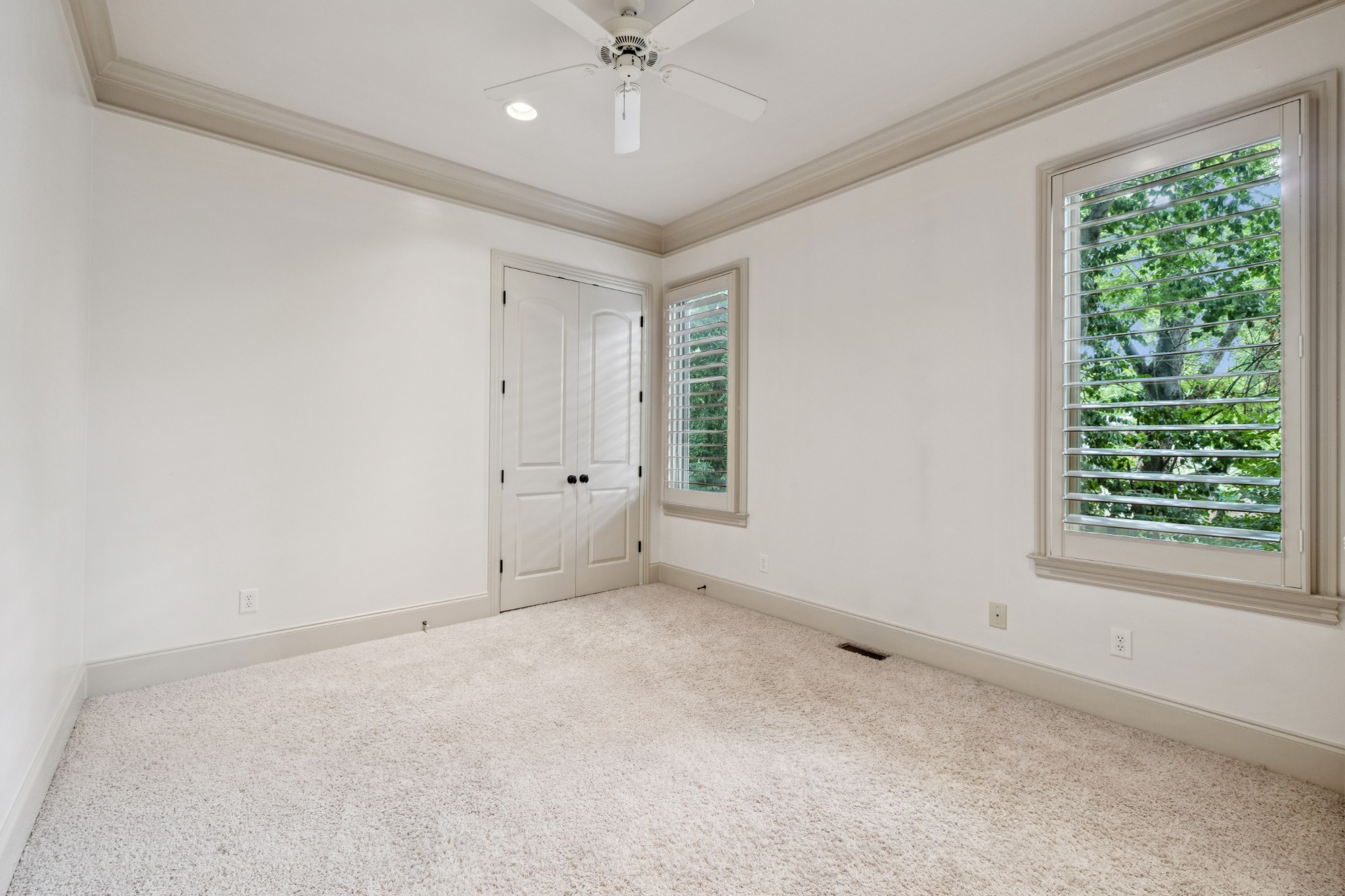 2nd Bedroom with full bath on the main level