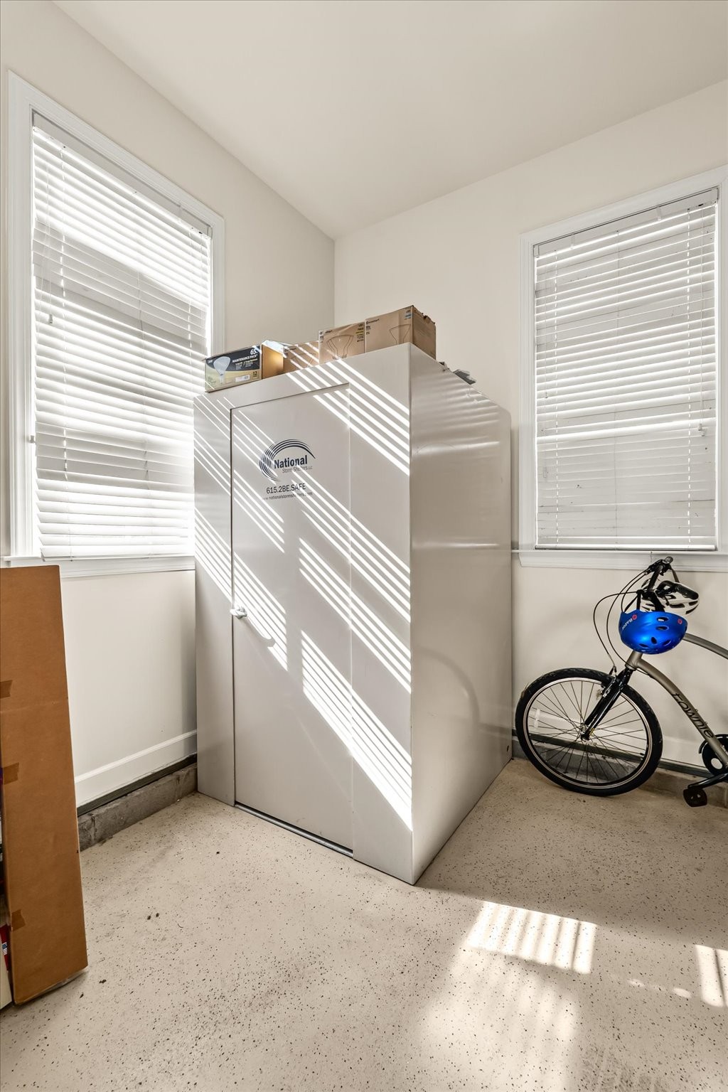 Can fit more than 4 people/pets