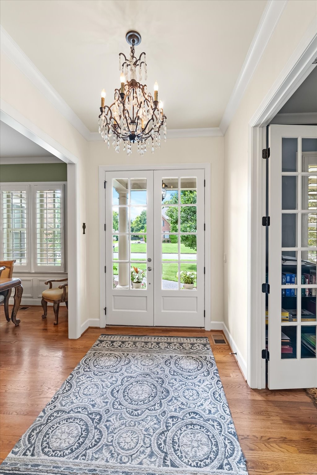 An executive home, so inviting!