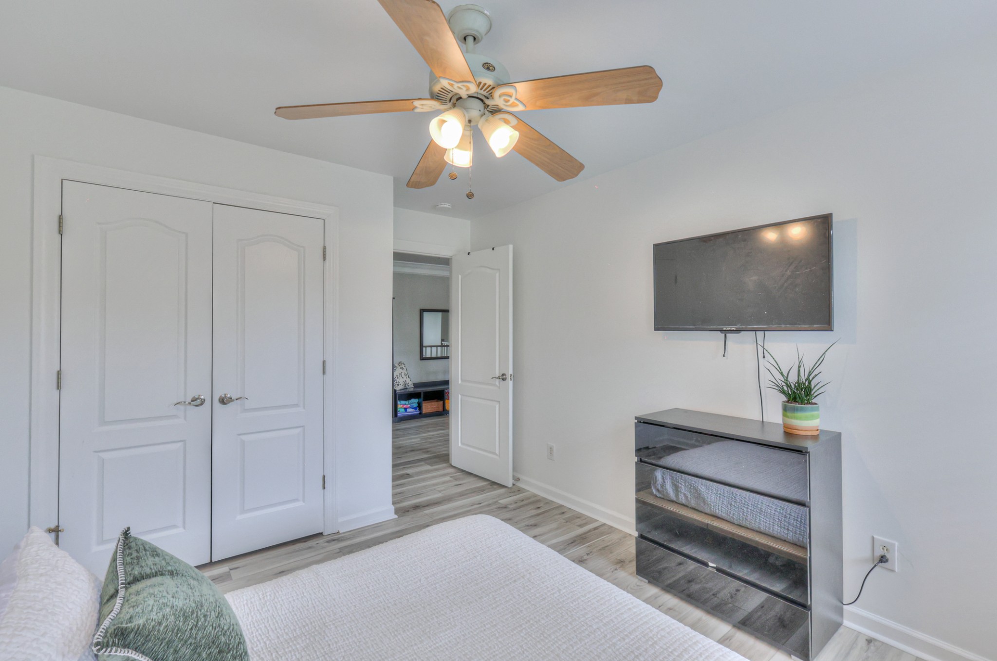 3rd bedroom with double door closet