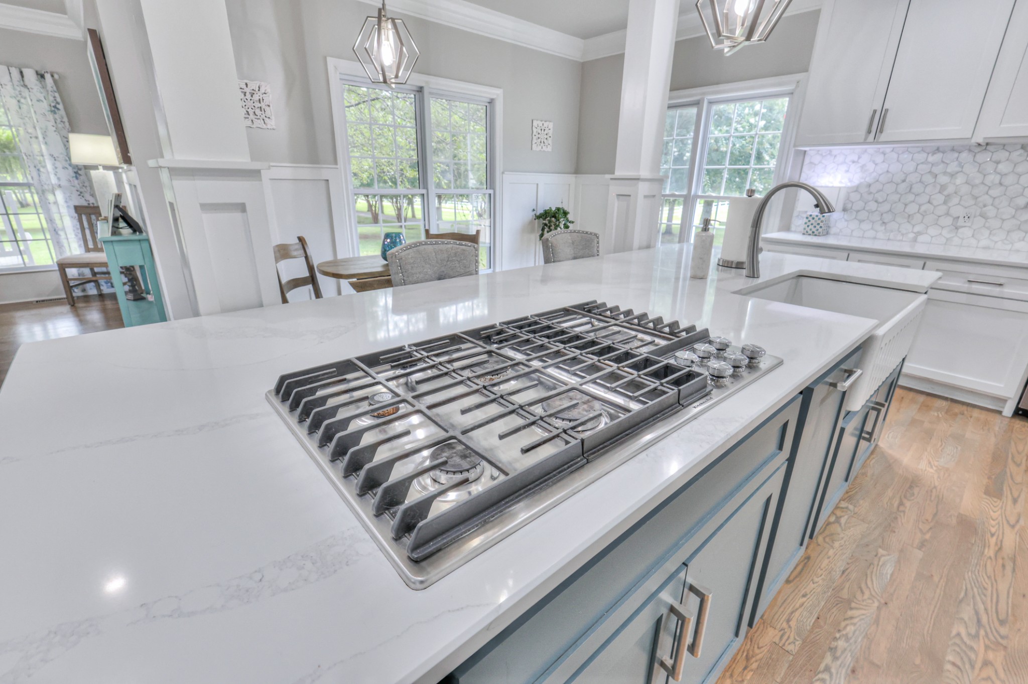 Five burner gas cooktop