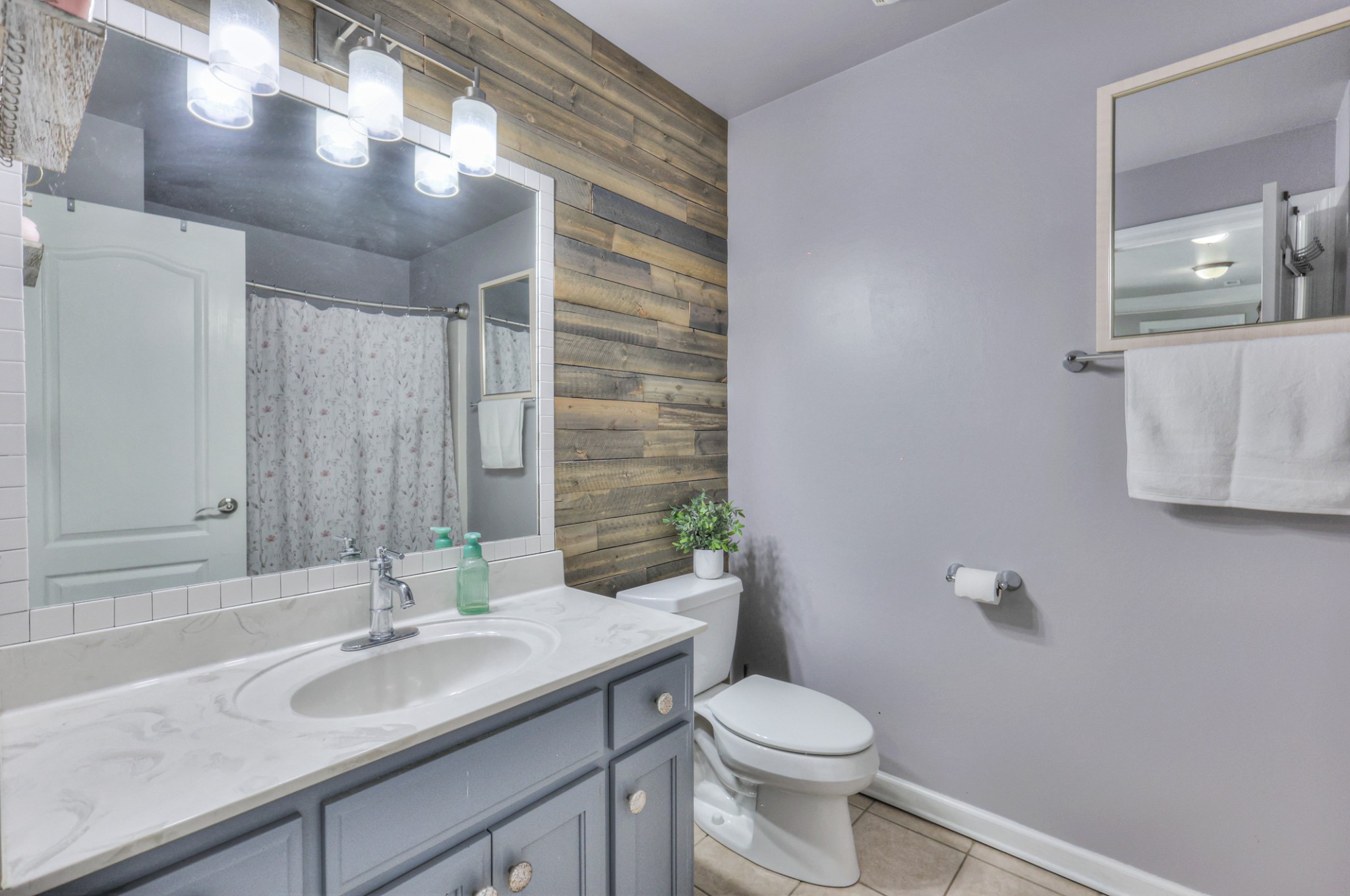 Upstairs full bathroom with fiberglass tub/shower combo