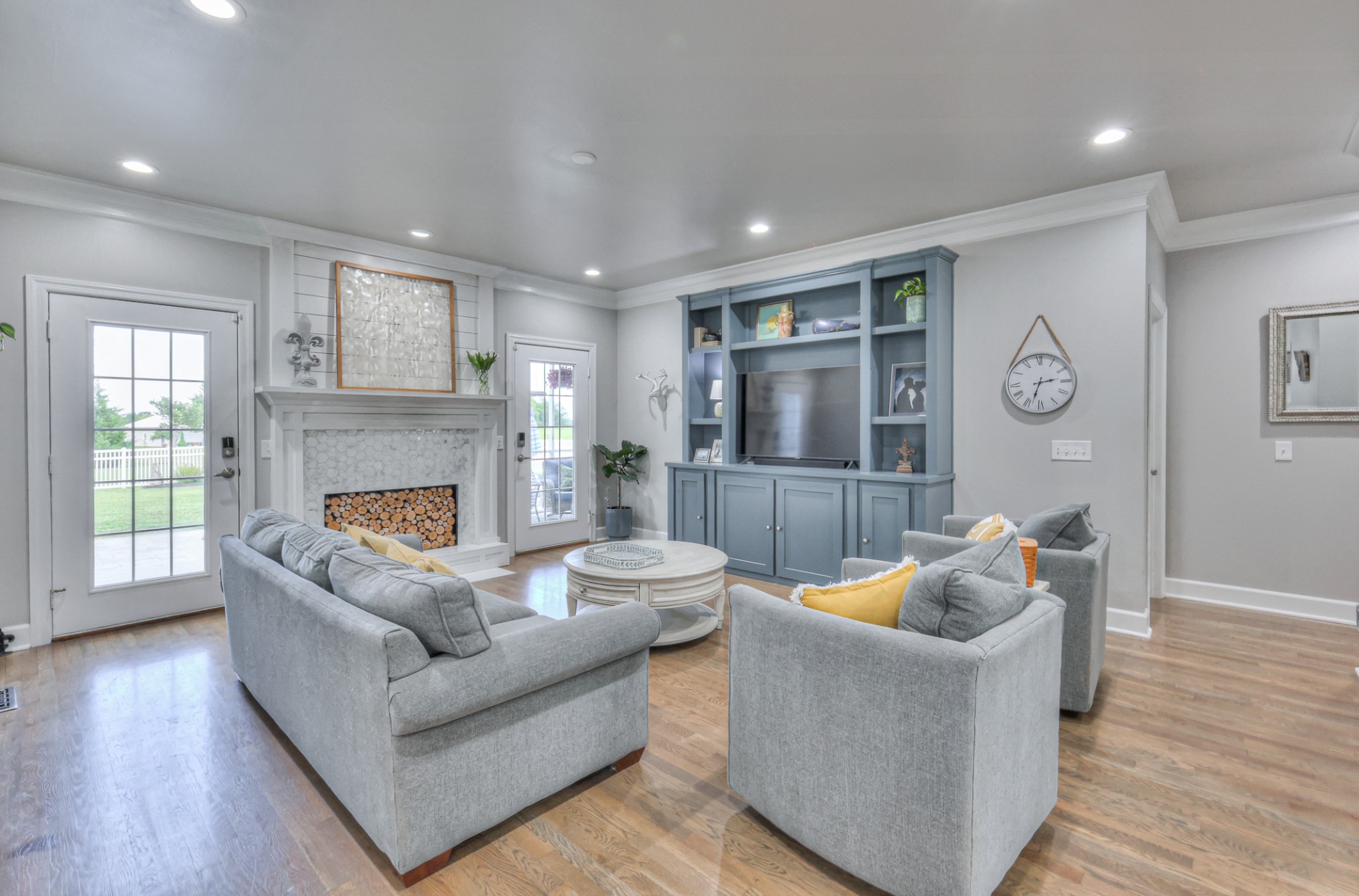 Who wants to watch football this fall? The door on the left leads out to the back patio/pool. Door on the right leads out to the screened in back porch