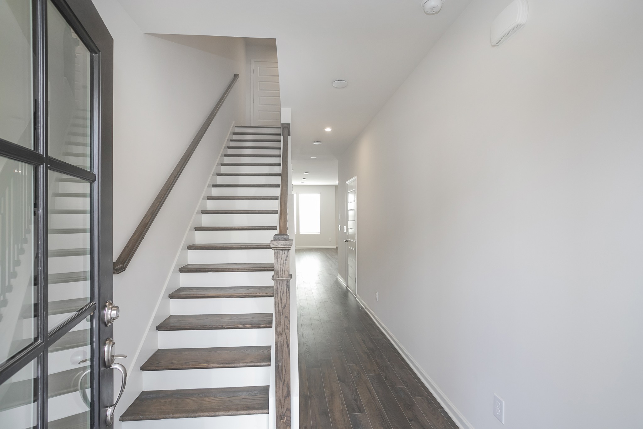 (Photos of similar model)