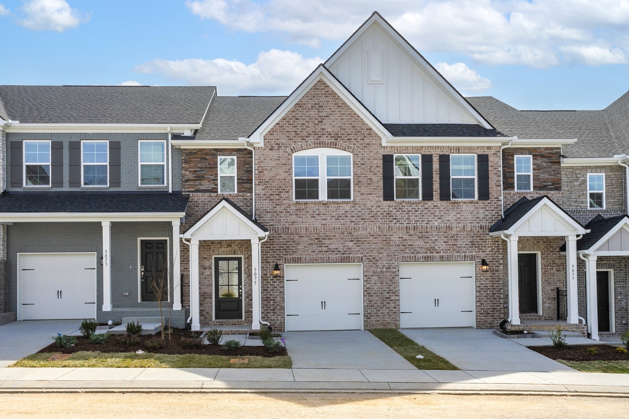 (Photos of similar model)