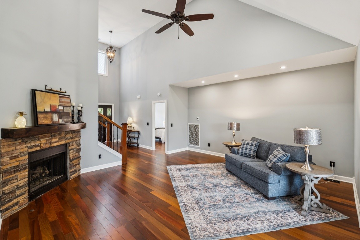 Ceiling Fan with Lots of light