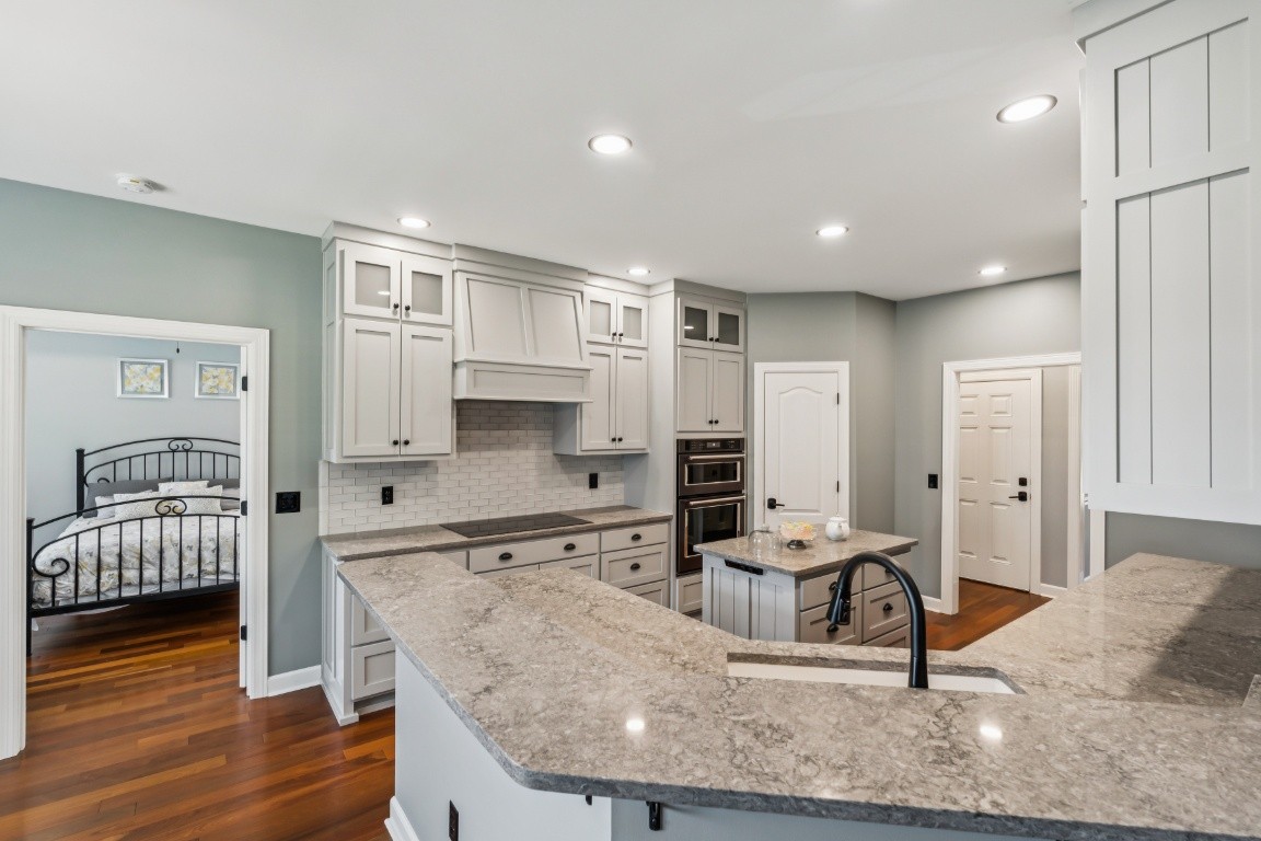 Wonderful new kitchen with Granite counter tops