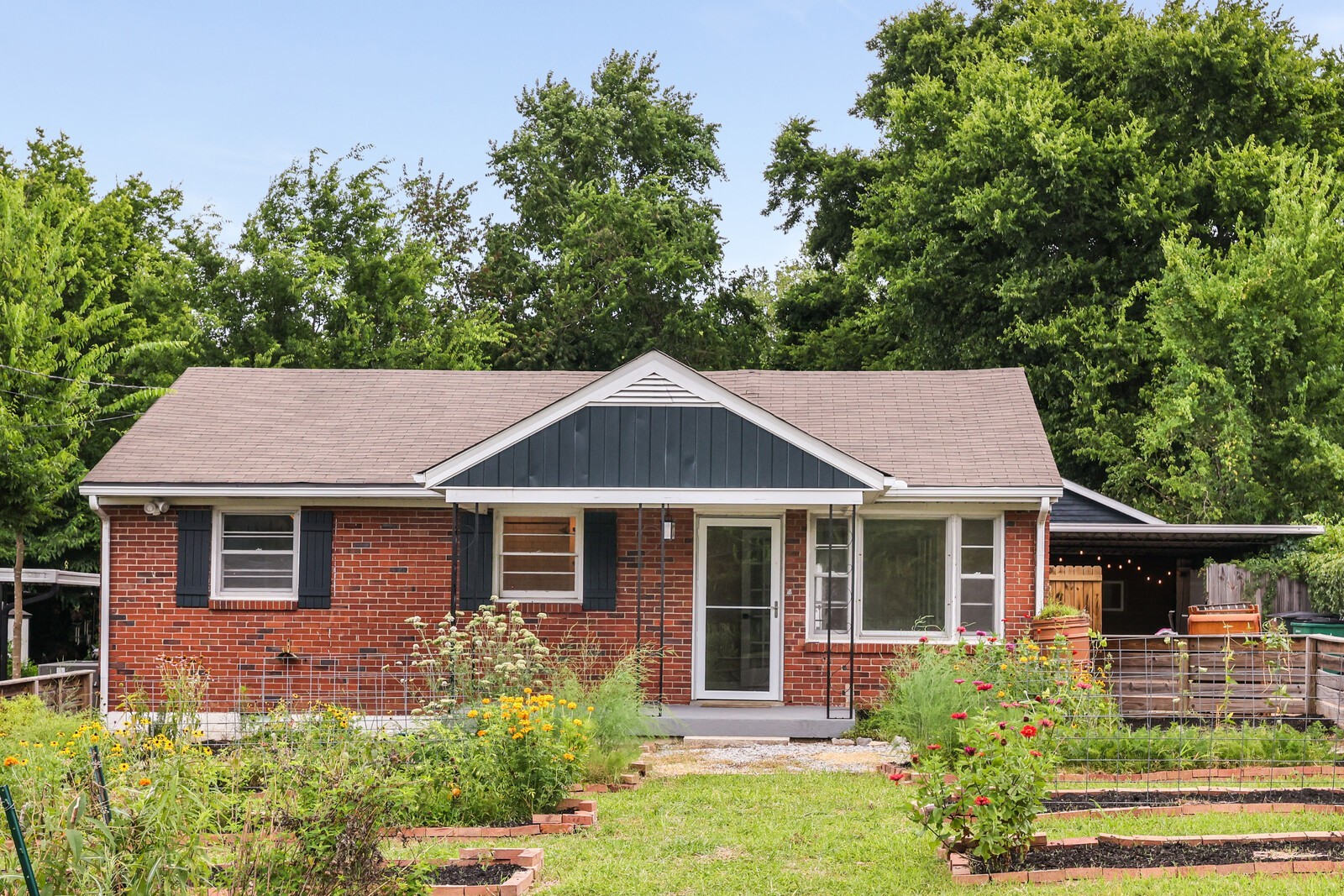 Welcome home to lovely 207 Maplewood Trace!